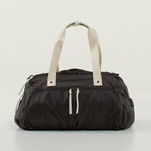 Lululemon Work It Out‎ Duffel in Soot Light Gray w Detachable Stap